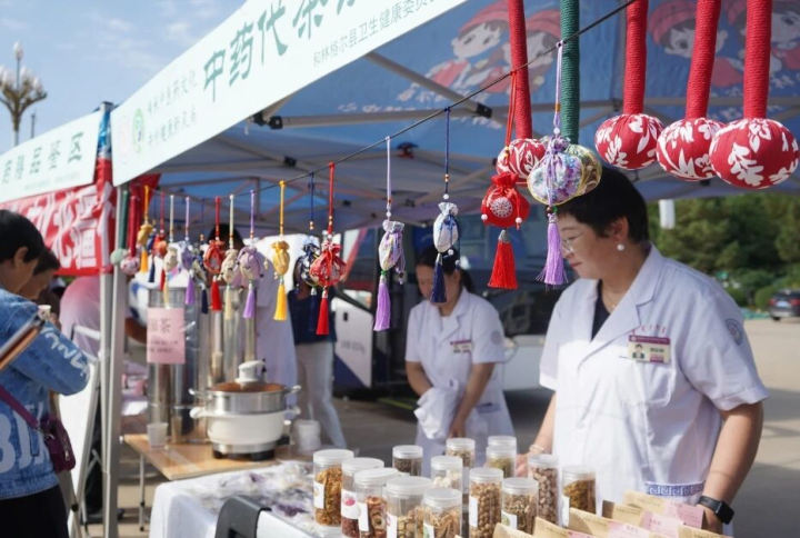 和林格爾縣“秋享岐黃暖”活動守護群眾健康.jpg